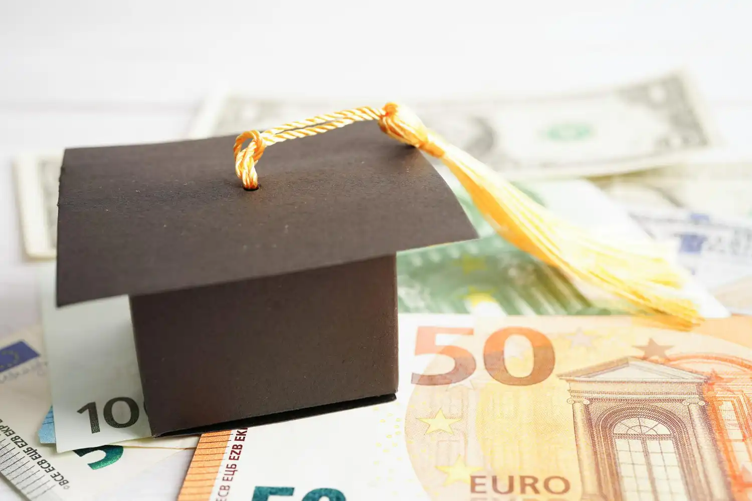 200 euros a universitarias