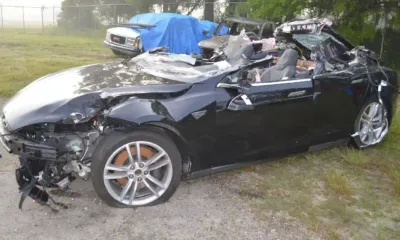 Accidente de un Tesla negro
