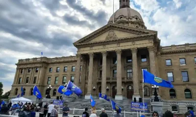 Alberta vota seguir en Canadá
