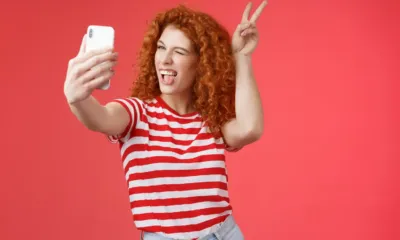 Chica muestra como Farmear aura