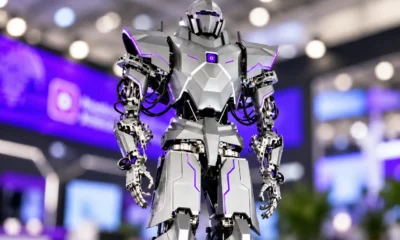 China exhibe un robot de 4 metros