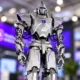 China exhibe un robot de 4 metros