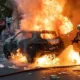 Coche en llamas en Paris