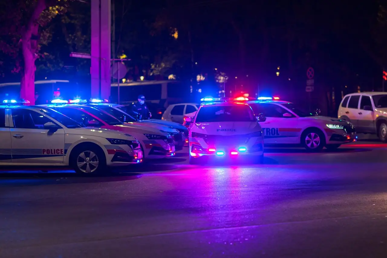 Coches policia tras el Tiroteo en Oregón