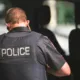Dimite el policía