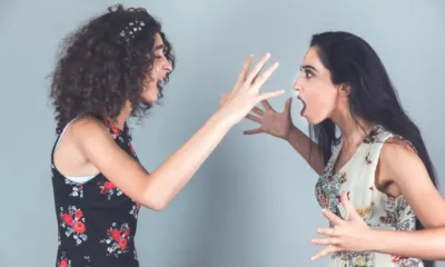 Dos mujeres se agreden