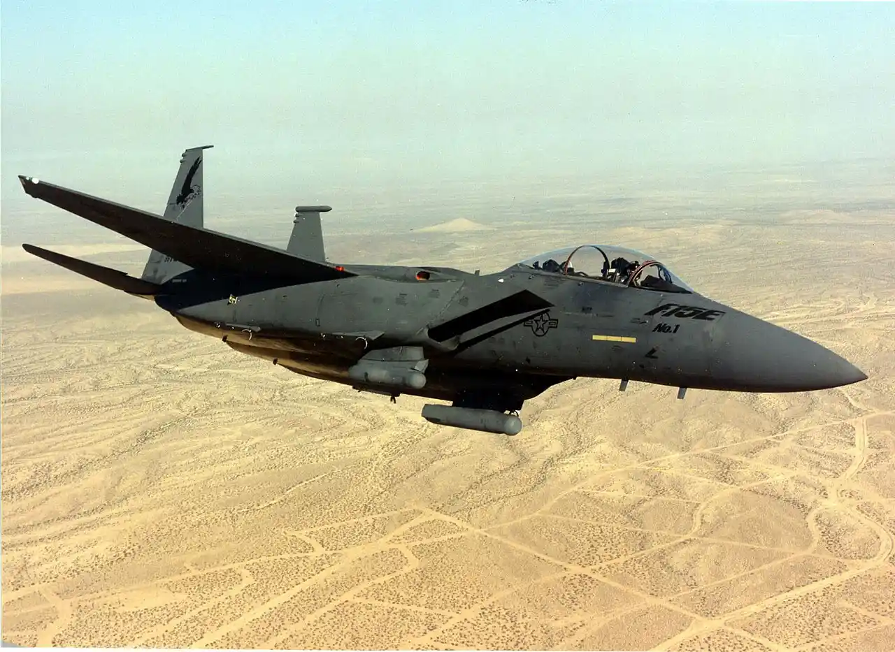Ejemplar en vuelo de los cazas F-15E