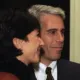 Epstein con la mujer