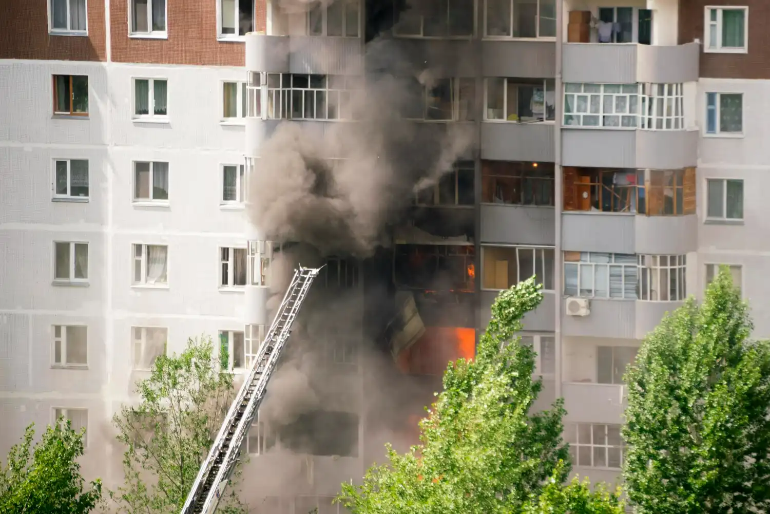 Escalera bomberos en un incendio