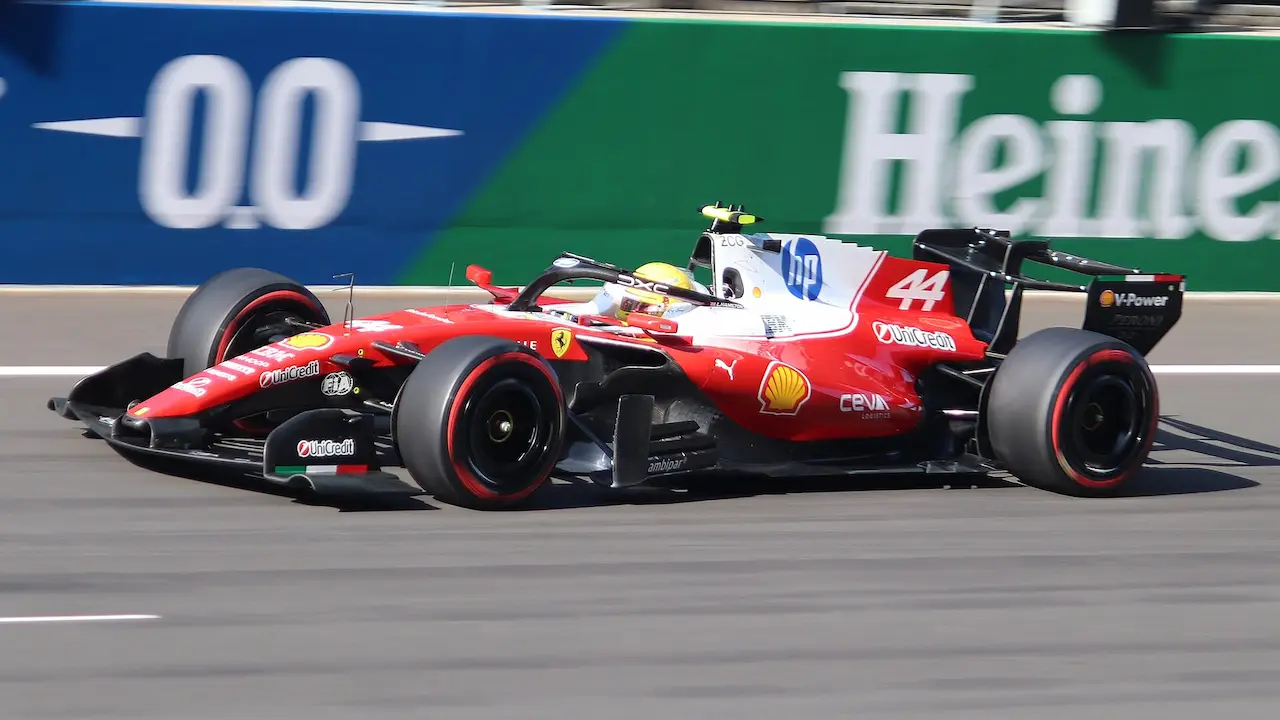 Ferrari con Hamilton