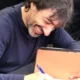 Juan del Val firmando un libro