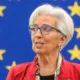 La Lagarde con bandera de la UE