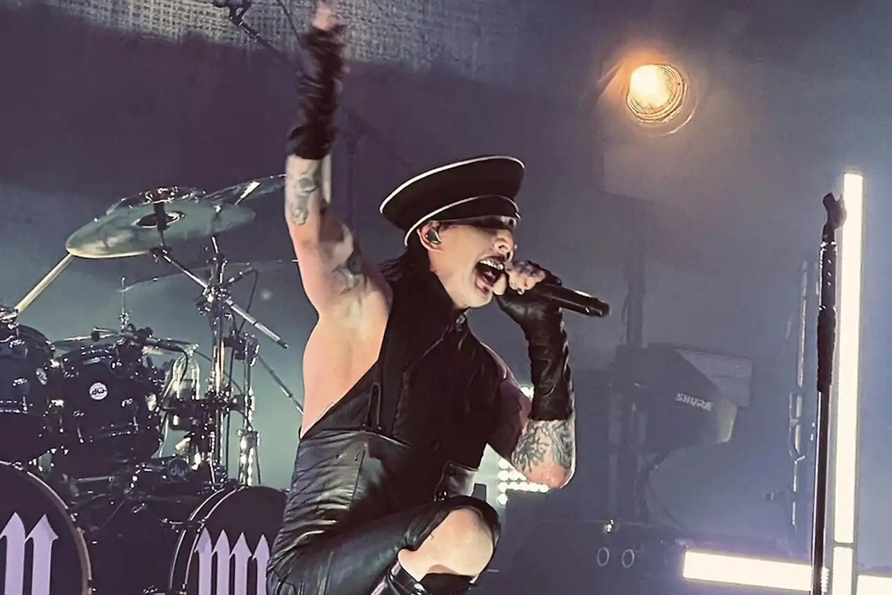 Marilyn Manson actuando en 2024