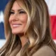 Melania Trump con bandera USA