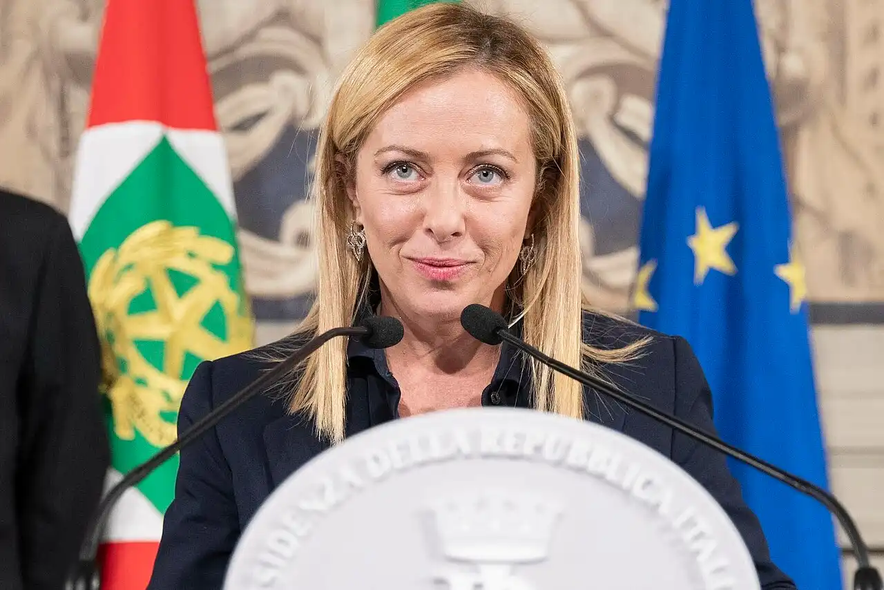 Meloni anuncia cambio electoral