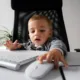 Menor roba datos con IA