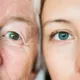 Ojos y cara de abuela y sobrina