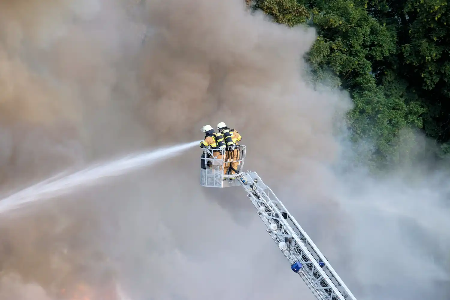 Perú combate incendios activos