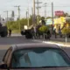 Policia y militares mexicanos en una calle