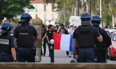 Policias franceses en las calles de Lyon