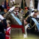 Rey y Leonor saludo militar