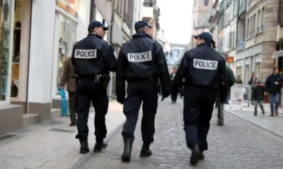 Tres policias franceses