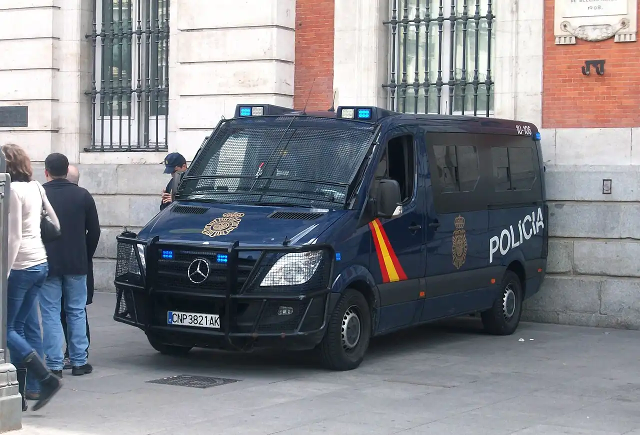 Ultras intentan entrar en la acampada de Sol