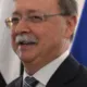 Vivas sonrie en un mitin