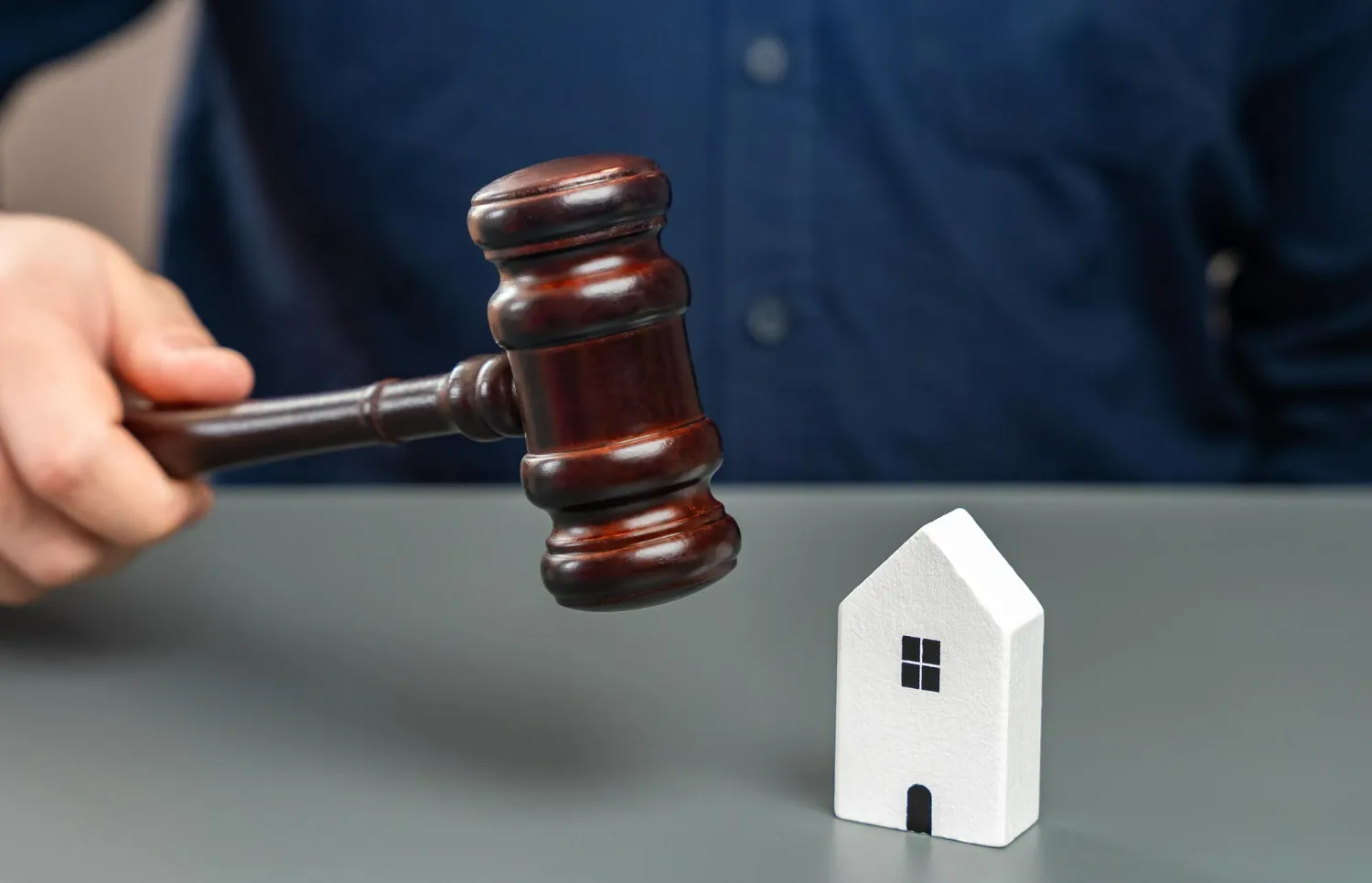 denunciados por el decreto de vivienda