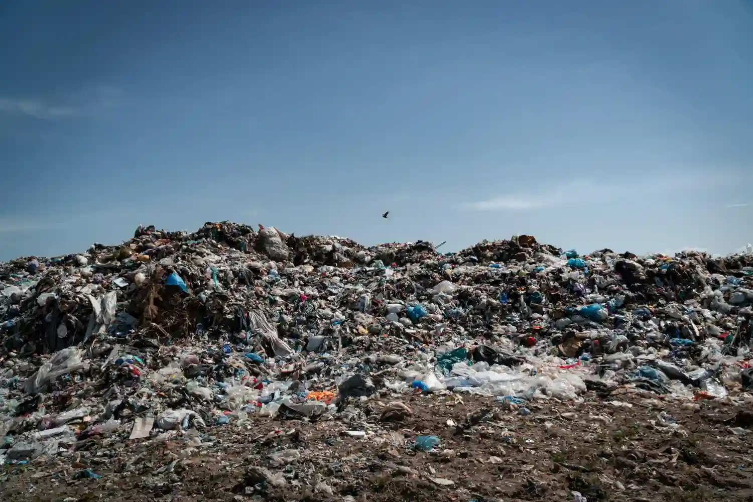 montaña de basura que crece al sur de Bogotá
