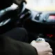 roba otro coche y embiste tres vehículos