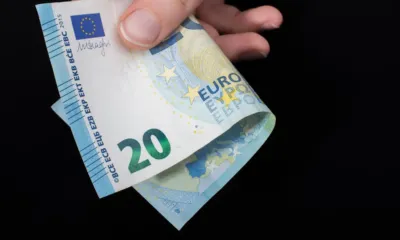 una deuda de 20 euros