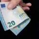 una deuda de 20 euros