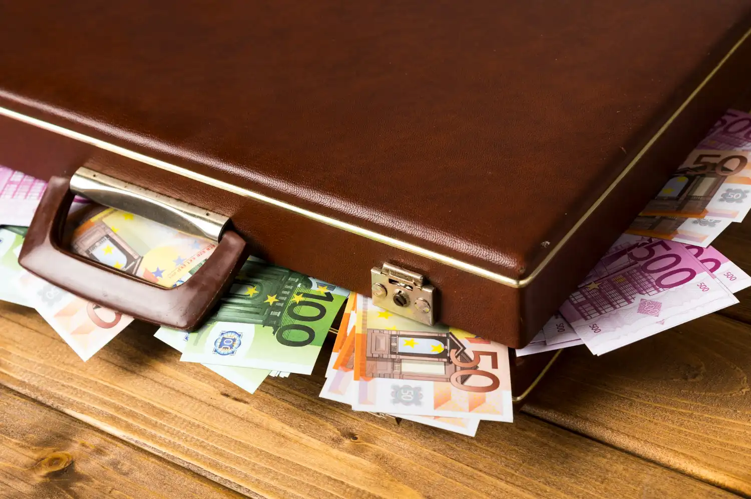 una maleta con 450.000 euros